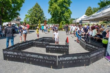 MMM_aloldal_Piknik-Láthatatlan kiállítás_355