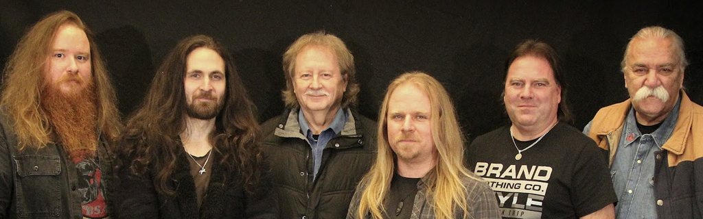 A képen P.Mobil együttes látható