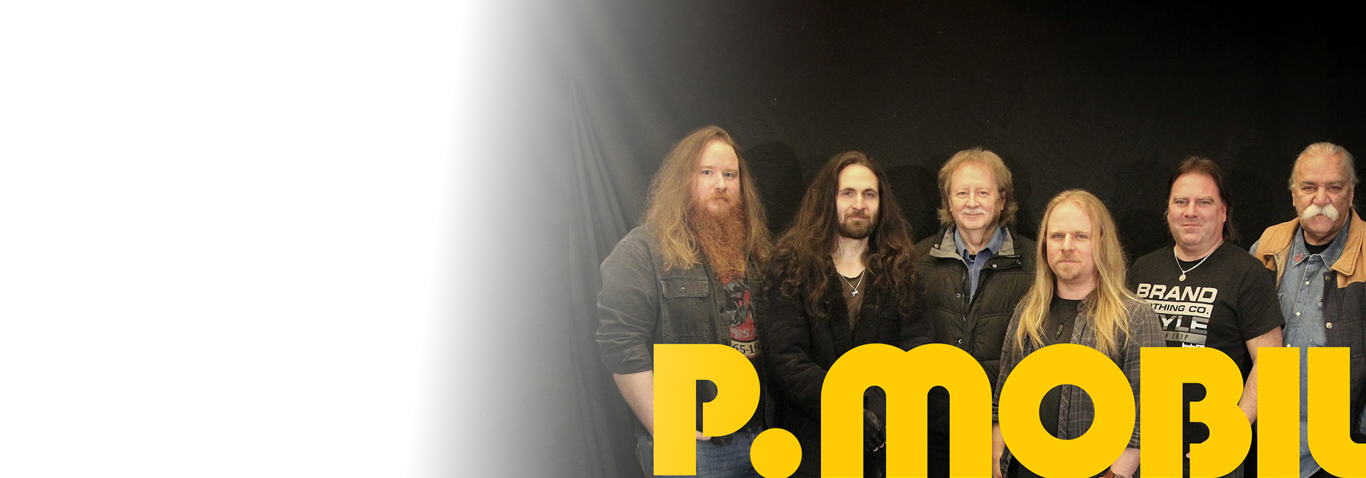 A képen P.Mobil együttes látható